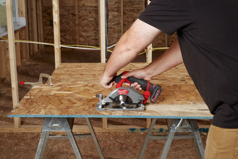 Milwaukee CIRKELSÅG M12 FCS442-502X